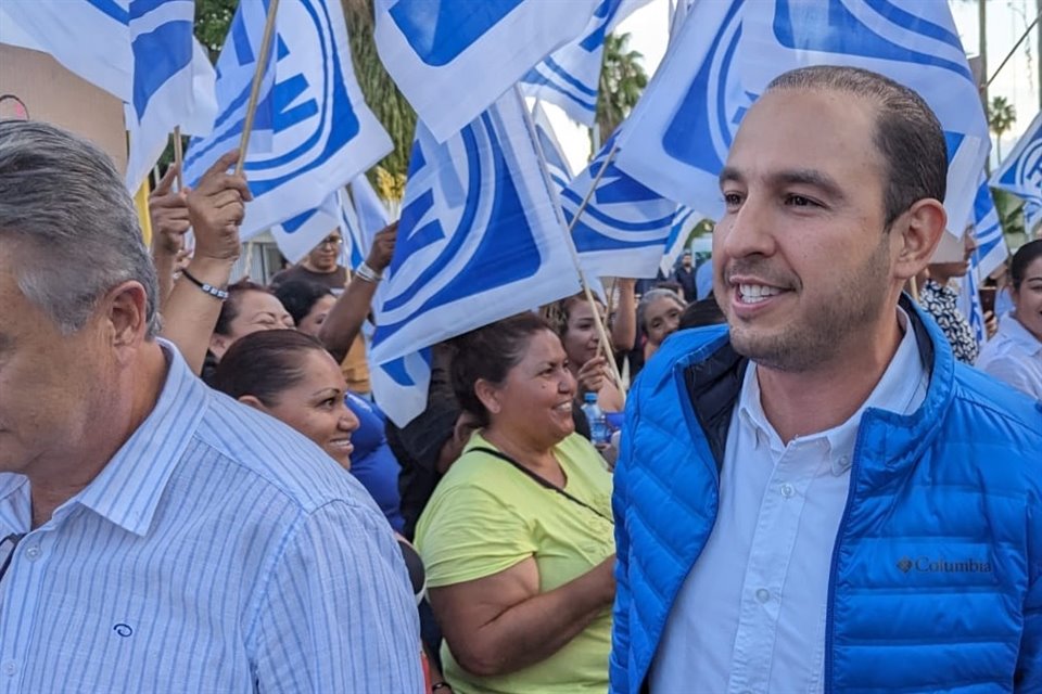 Marko Cortés a su llegada al Foro del Frente Amplio por México, en la Cámara de Comercio.