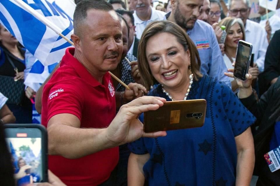 Xóchitl Gálvez fue recibida por simpatizantes previo al Foto del Frente Amplio por México.