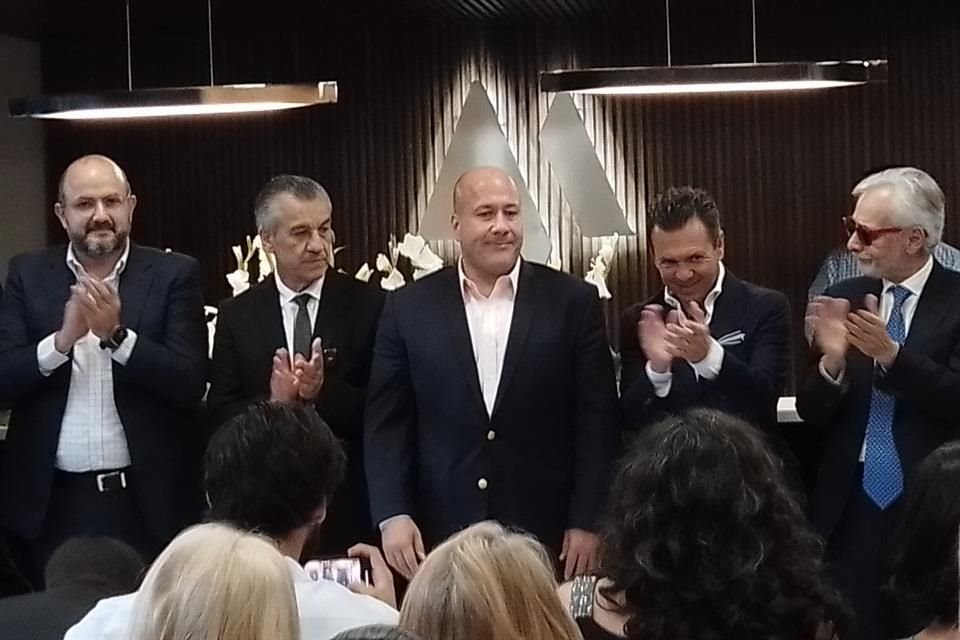 Rafael Ortega, ex jefe de los servicios médicos de Chivas, inauguró ayer su hospital, especializado en traumatología y ortopedia.