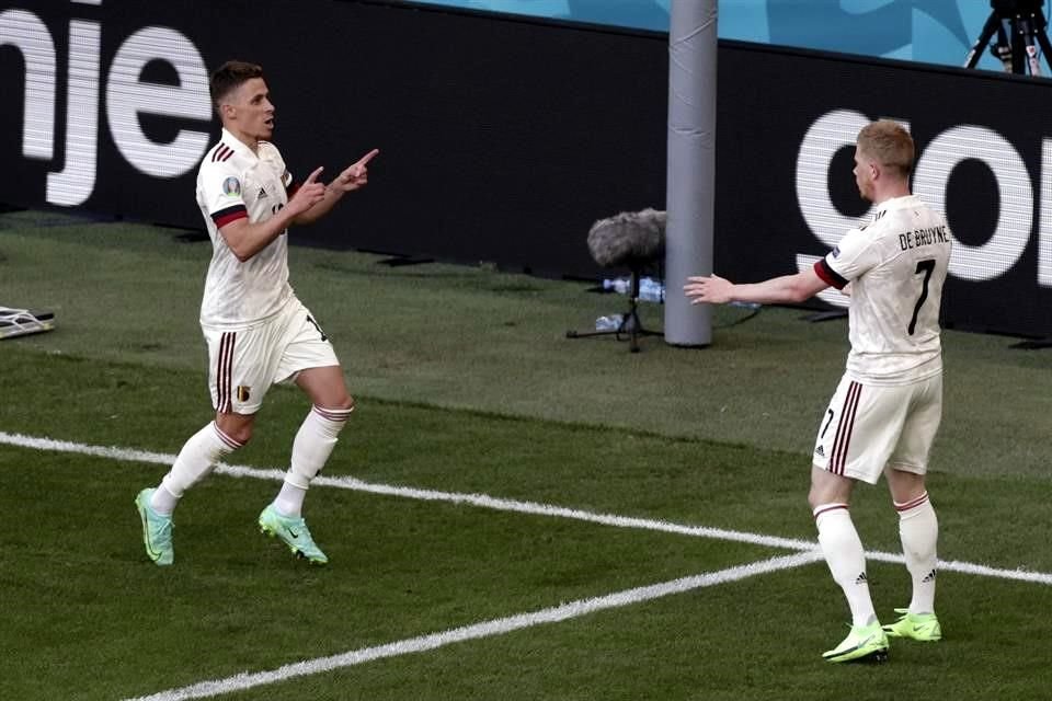 Belgium's Thorgan Hazard y Kevin De Bruyne fueron los encargados de darle forma a la remontada de Bélgica.