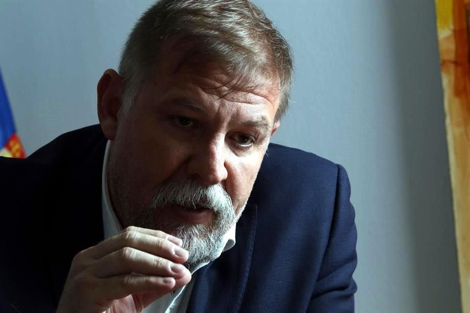 Guillermo Alcaraz Cross, actual consejero presidente del IEPC, será relevado por una mujer, tras una resolución judicial.