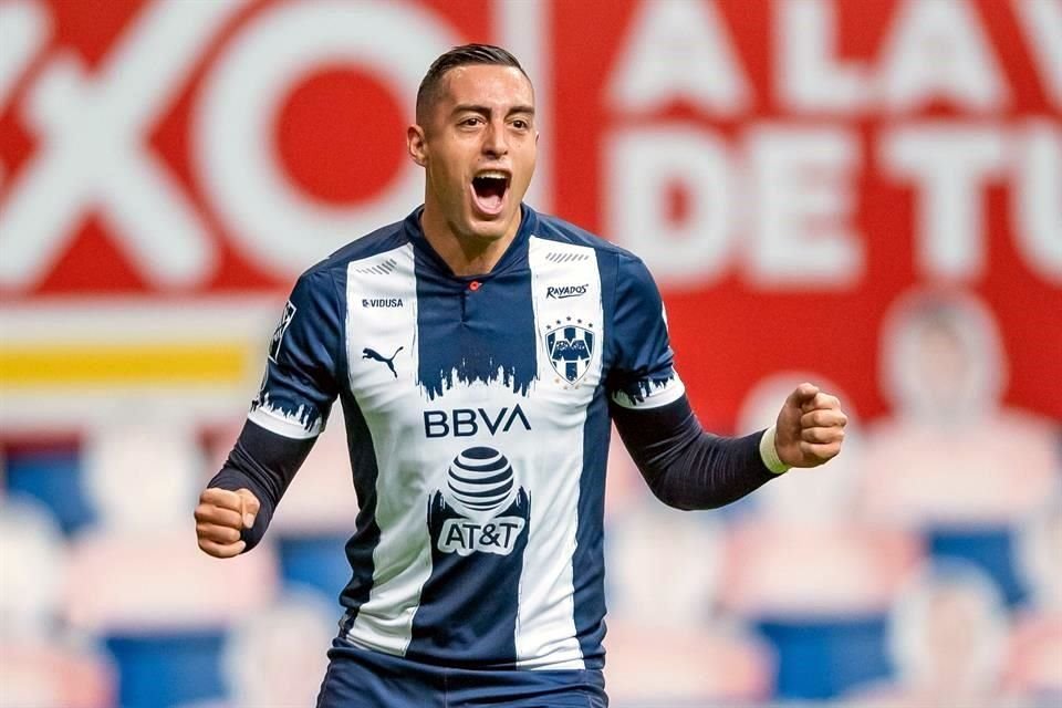 Rogelio Funes Mori viajó para reportarse con la Selección Mexicana.