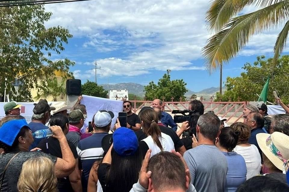 Pobladores de algunos ejidos de BCS realizaron una protesta en contra de autoridades municipales de La Paz por presunta corrupción.