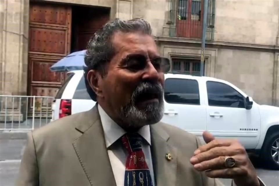 Velázquez Tiscareño en entrevista afuera de Palacio Nacional.