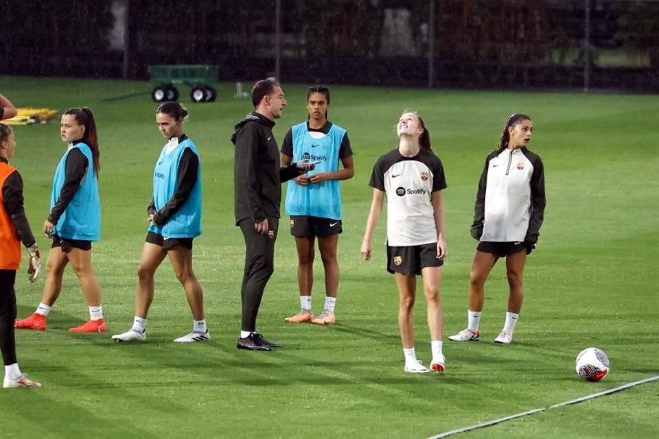 El cuadro catalán tuvo que interrumpir su entrenamiento de este lunes, debido a la lluvia.