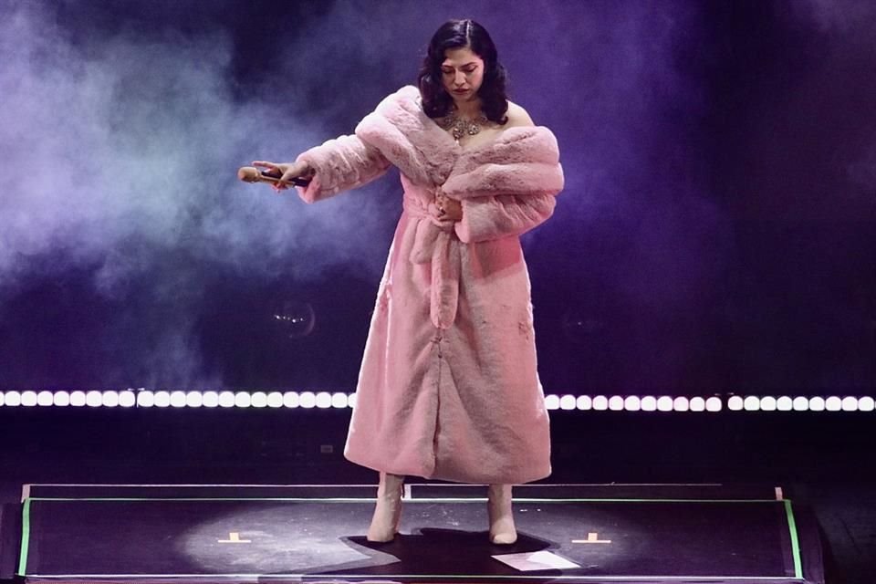 Mon Laferte recibirá el reconocimiento Leading Ladies of Entertainment de los Latin Grammy por su trayectoria; la ceremonia se llevará a cabo el 16 de noviembre.