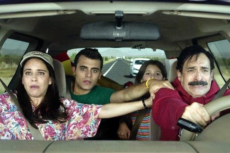 La comedia mexicana 'Viaje Todo Robado', con Bruno Bichir y Ana Claudia Talancón, estrena este 31 de agosto en salas nacionales.