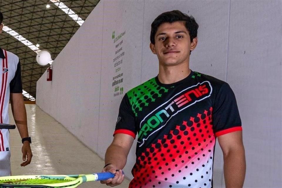 El jalisciense Jorge Olvera, campeón nacional y tercer lugar mundial de frontenis, se prepara en el CNAR.