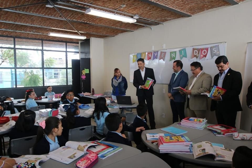 A privilegiar el diálogo llemó el Secretario de Educación Juan Carlos Flores Miramontes hacia los padres y madres de familia, que podrían no estar de acuerdo con la distribución de los libros.