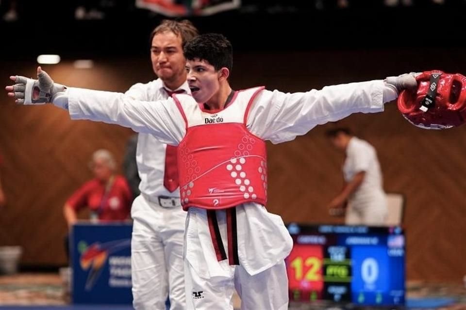 El jalisciense Guillermo Cortés se consagró por segundo año al hilo como campeón del mundo de taekwondo en el Campeonato Mundial de Cadetes.