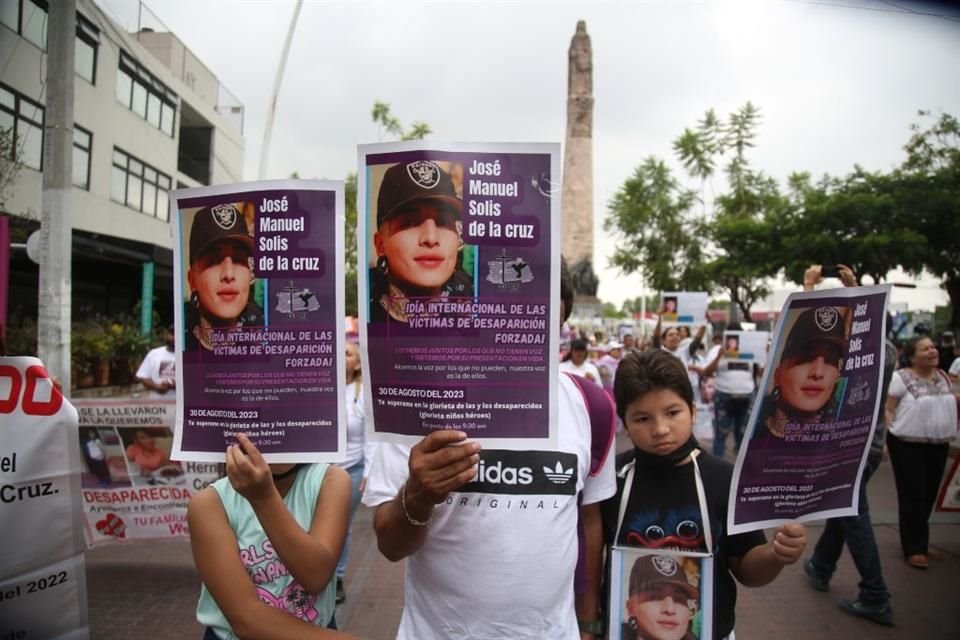 Los rostros de las personas no localizadas fueron los protagonistas de la marcha a Palacio de Gobierno.