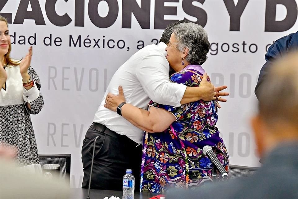 La priista Beatriz Paredes con el líder Alejandro Moreno.