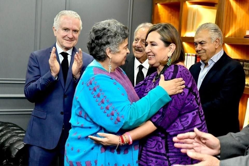 Xóchitl Gálvez y Beatriz Paredes en las oficinas del dirigente priista Alejandro Moreno.