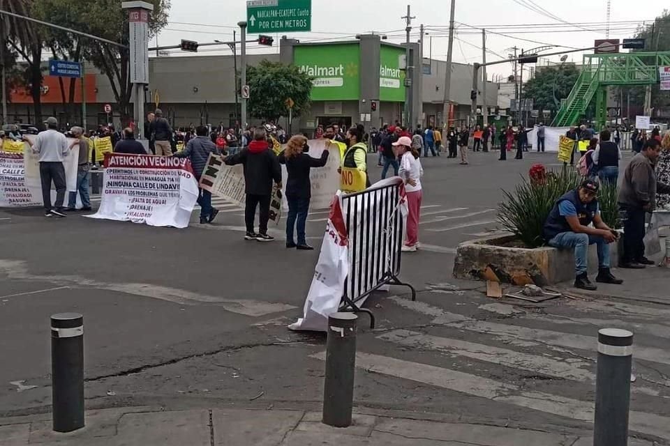 Vecinos realizaron una protesta en Avenida Instituto Politécnico Nacional porque aseguran que el Invi busca construir un edificio de 8 niveles sin estudios de impacto ambiental.