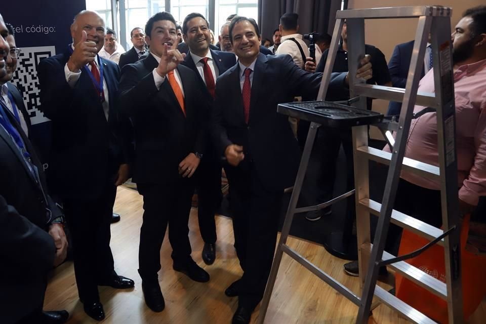 Eugenio Salinas (de izq. a der.), nuevo presidente de Imedal; Samuel García, Gobernador de NL; José Abugaber, presidente de Concamin, y Eugenio Clariond Rangel, director de Cuprum.