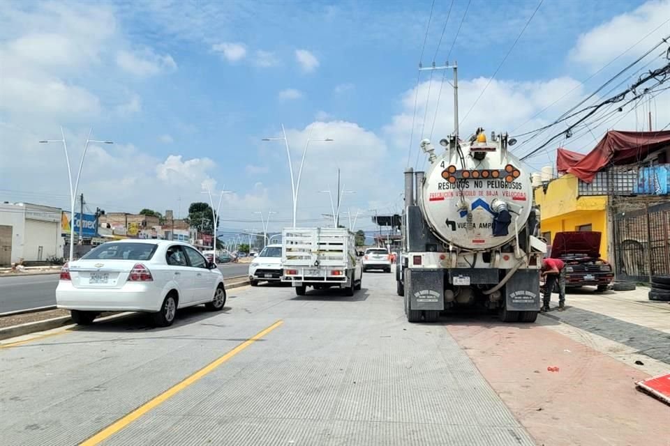 Los problemas se registran en las laterales, ubicadas entre Las Torres y Francisco I. Madero.