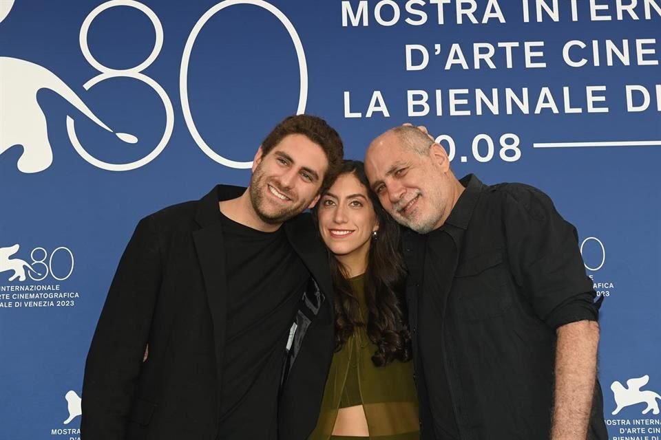 Los hermanos Santiago y Mariana Arriaga fueron ovacionados, en el Festival de Venecia, en la proyección de su película 'A Cielo Abierto'.