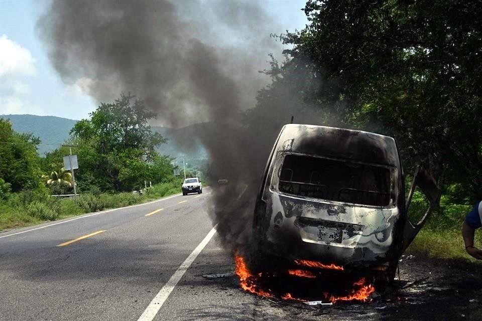 El hecho se registró alrededor de las 12:00 horas sobre la vía Iguala-Chilpancingo.