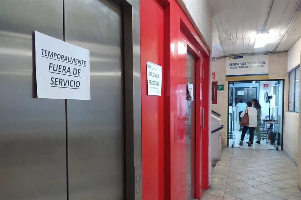 La descompostura de los elevadores al interior del edificio del Archivo Público de Estado, ubicado sobre Avenida Alcalde frente al CODE, son una constante.