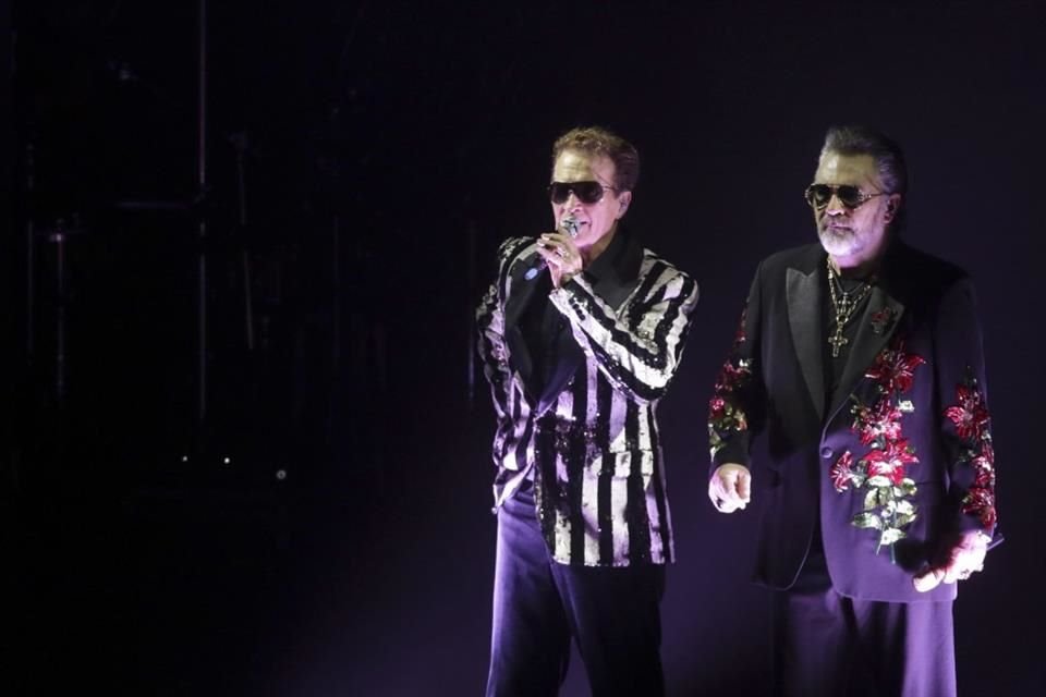 Emmanuel y Mijares en el Auditorio Telmex como parte de la gira de los 10 años del Two'r Amigos.