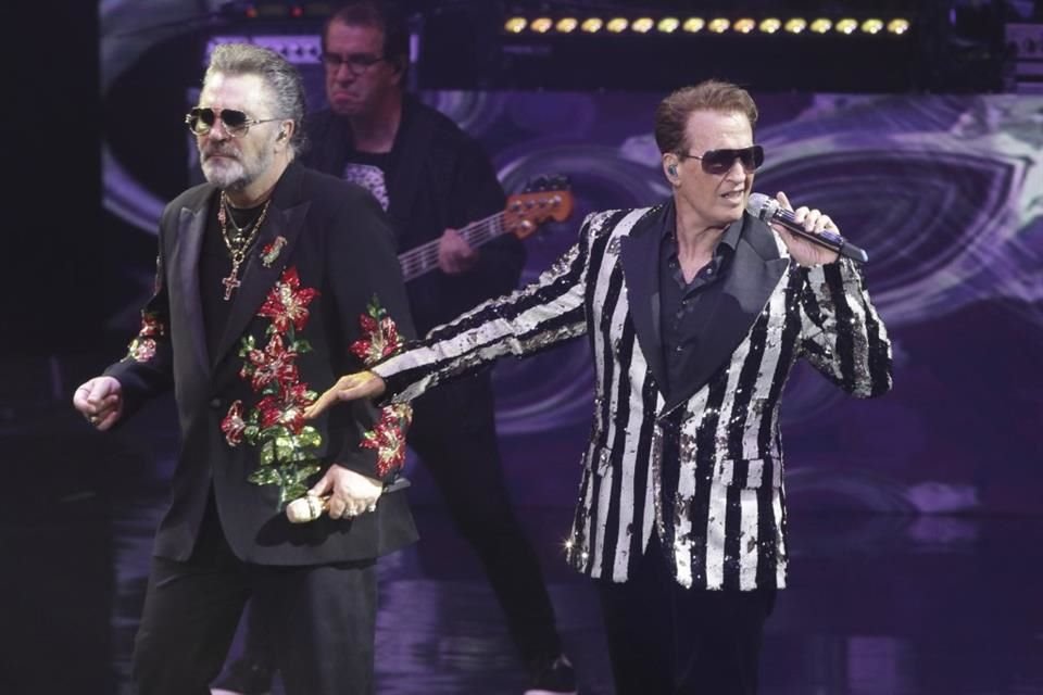 Además de cantar algunas de sus piezas juntos, Emmanuel y Mijares interpretaron algunos de sus éxitos como solitas.