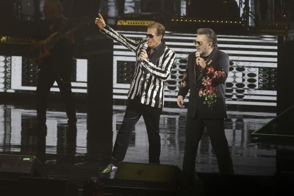 Alrededor de 9 mil personas asistieron al show de Emmanuel y Mijares en el Auditorio Telmex.