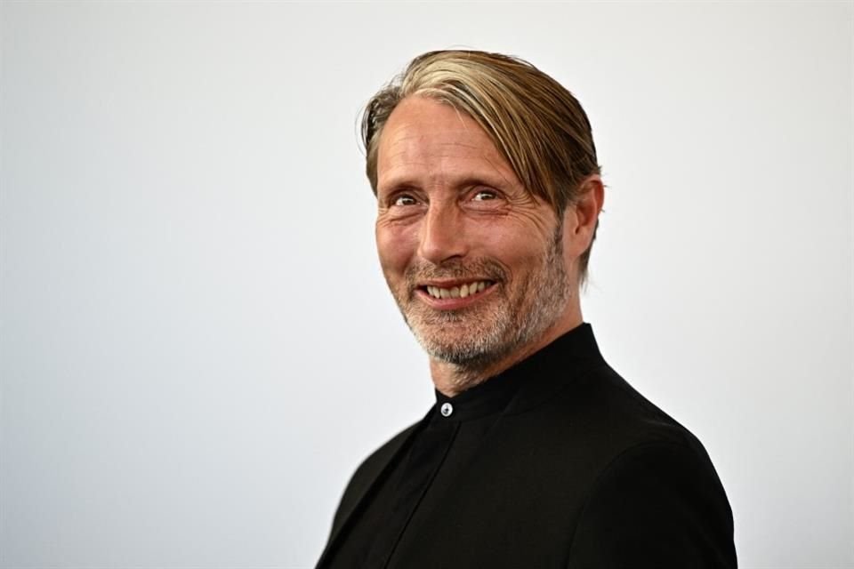 El actor Mads Mikkelsen reveló que no cree en buenos y malos tras casi siempre interpretar papeles de villano.