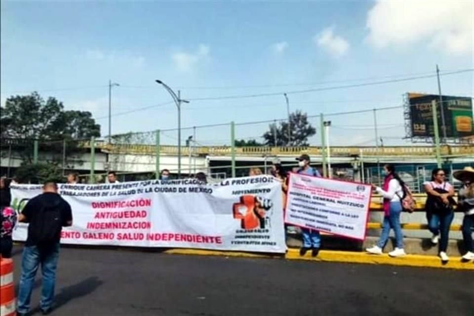 Personal de la Secretaría de Salud de la CDMX bloquean Insurgentes Norte ante falta de transparencia en contratación en IMSS-Bienestar.