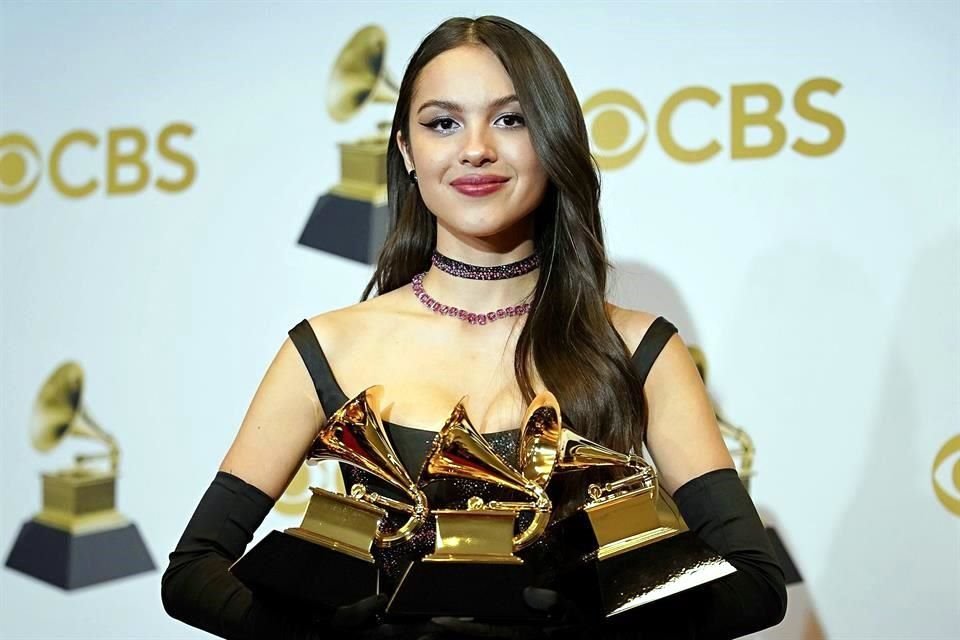 Recibió varios Grammy incluyendo el de Mejor Artista Nuevo por su álbum 'Sour'.