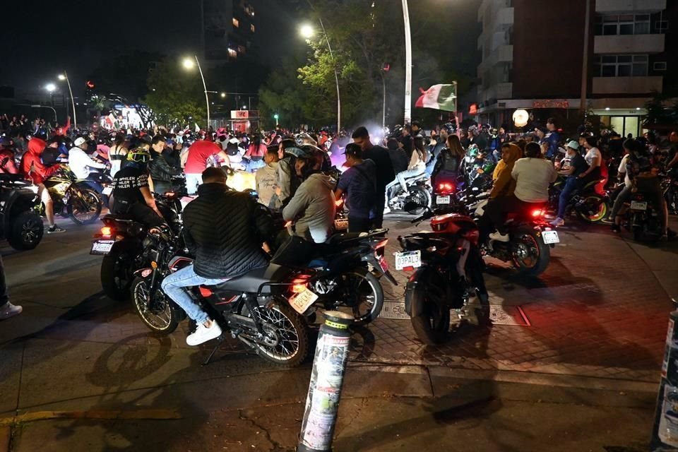 Más de mil jóvenes motociclistas se dieron cita en la Glorieta de las y los Desaparecidos para celebrar una rodada en memoria del rapero.