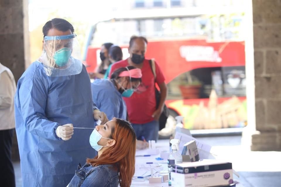 A pesar del aumento de contagios,  las muertes y hospitalizaciones a causa del virus mantienen cifras bajas.