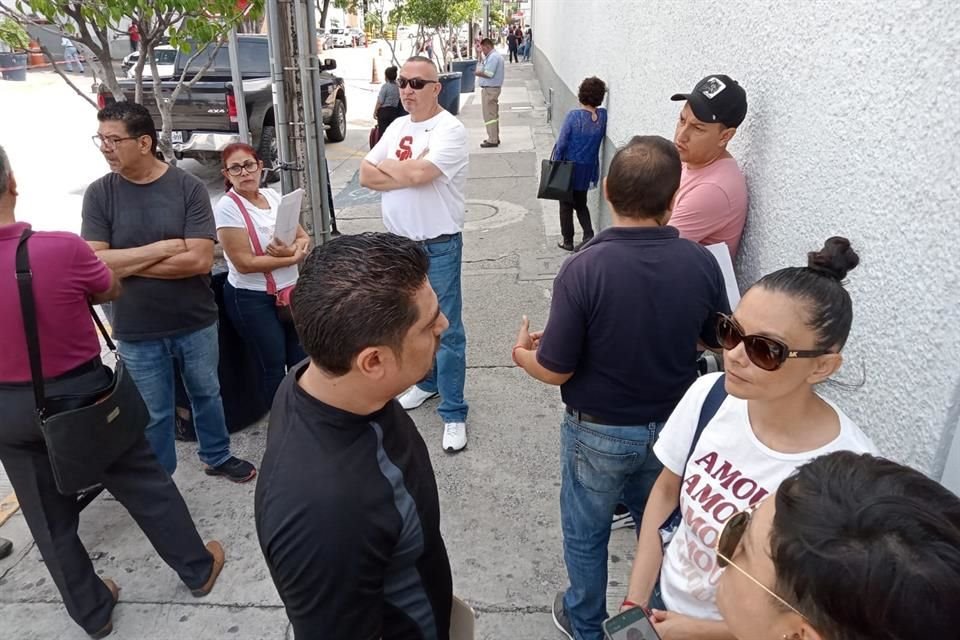 Un grupo de denunciantes acudió a la Fiscalía para solicitar avances del caso, en septiembre. 
