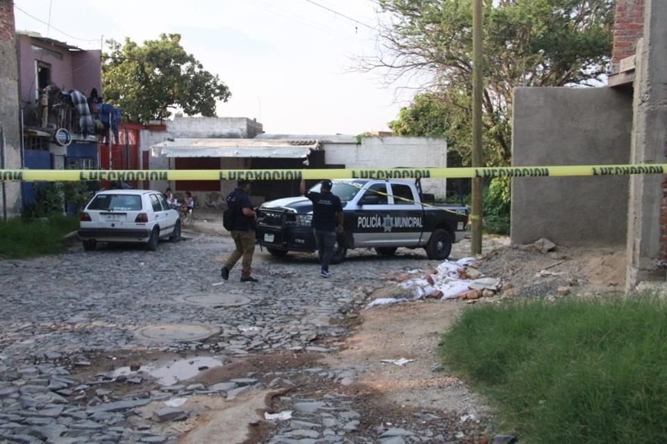 ...Y un policía de Tonalá fue lesionado de bala en la Colonia Lázaro Cárdenas durante la tarde.