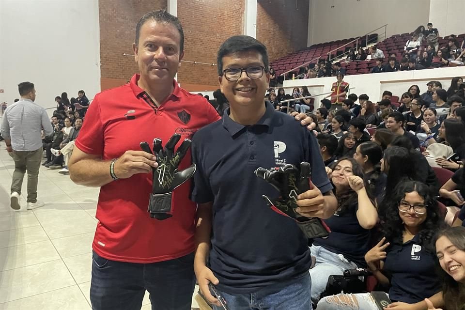 Luis Valls, ex portero y actual entrenador de guardametas del Atlas, abordó su padecimiento de ansiedad en una charla a jóvenes.