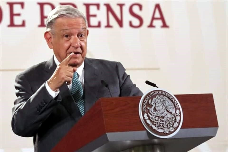 Sin mencionar a Xóchitl Gálvez por su nombre, el Presidente López Obrador descalificó este viernes su propuesta para abrir Pemex a la IP.