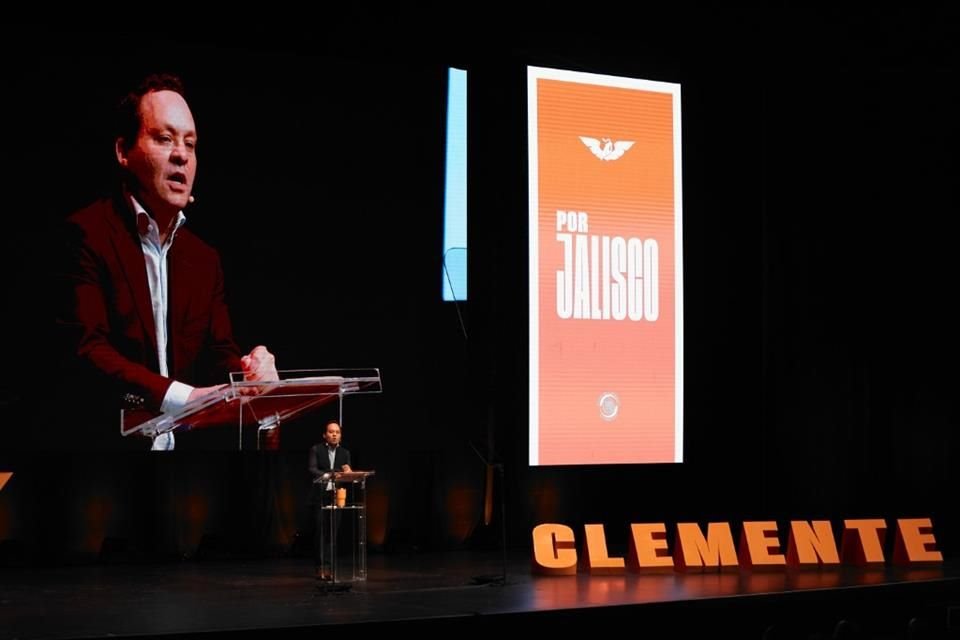 Clemente Castañeda durante su quinto informe de actividades como senador de Jalisco.