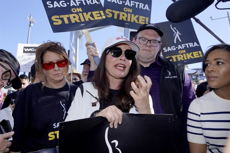 La actriz Fran Drescher fue reelegida como presidenta de la SAG-AFTRA para otro mandato de dos años.