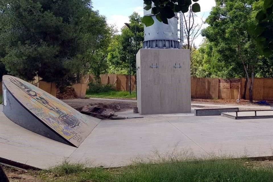 Las obras del Cablebús impiden a usuarios disfrutar del parque.