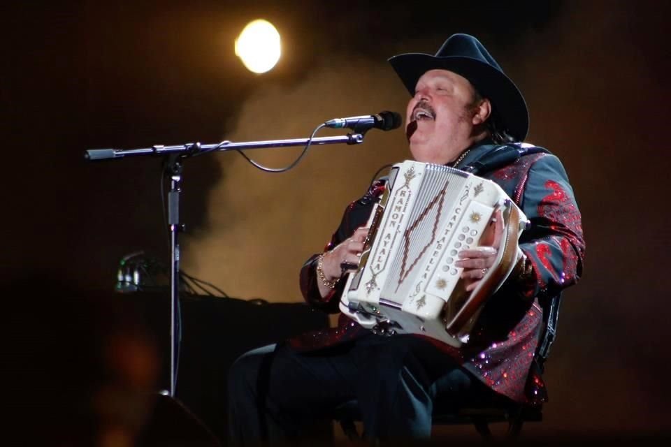 A Ramón Ayala lo llaman el 'Rey del Acordeón' y ese no es un título gratuito, algo que demostró la noche de este domingo en el Festival Arre.