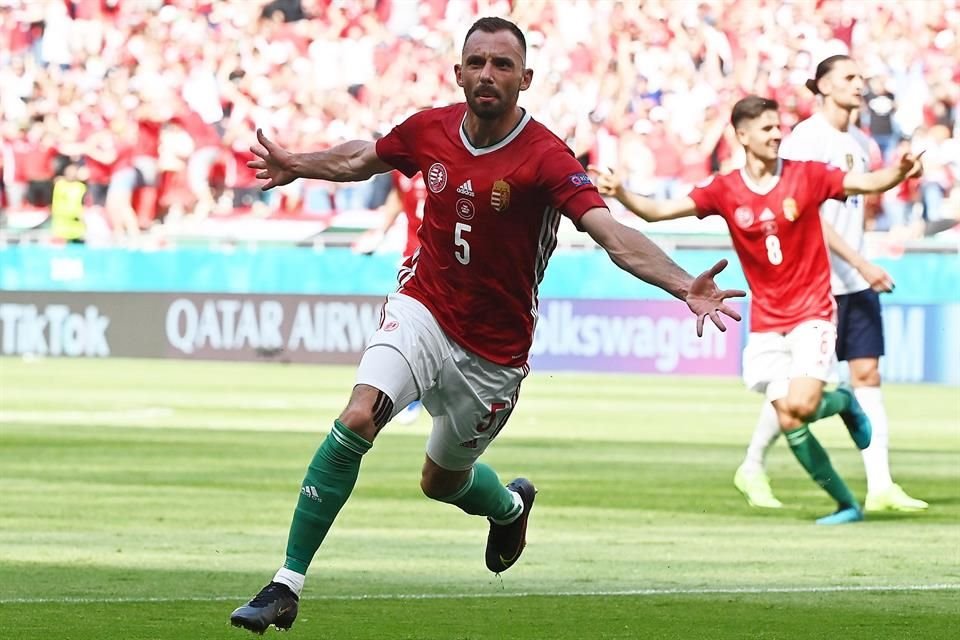 Attila Fiola hizo estallar a todo el estadio con su gol.