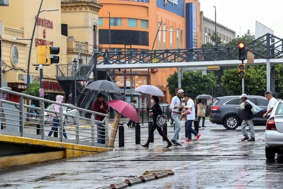 El pronóstico de lluvia continuará durante el fin de semana.