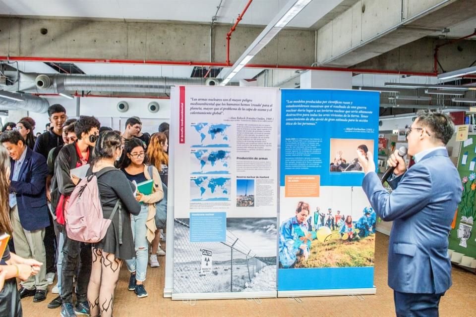 Exposición 'Todo lo que Atesoras, por un Mundo Libre de Armas Nucleares'.