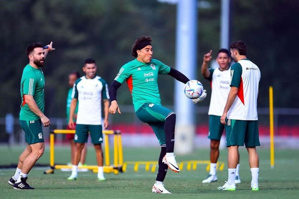 Guillermo Ochoa recibió el respaldo de Jaime Lozano como uno de los líderes del Tricolor.