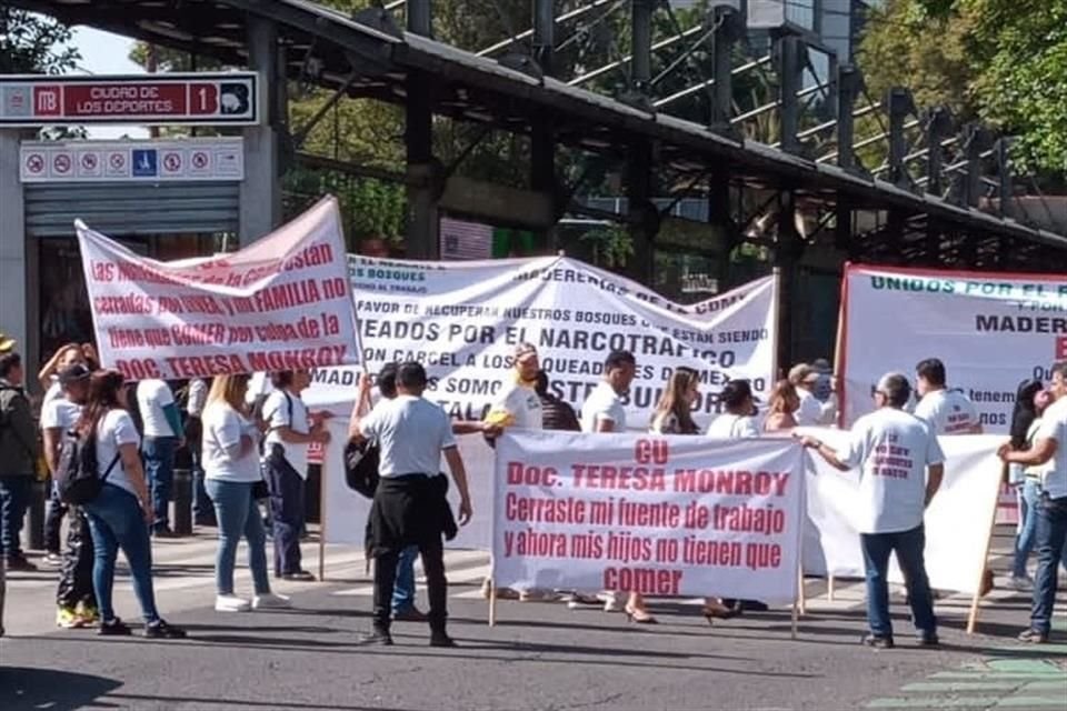 Las estaciones que se encuentran sin servicio son: Ciudad de los Deportes, Parque Hundido y Félix Cuevas.