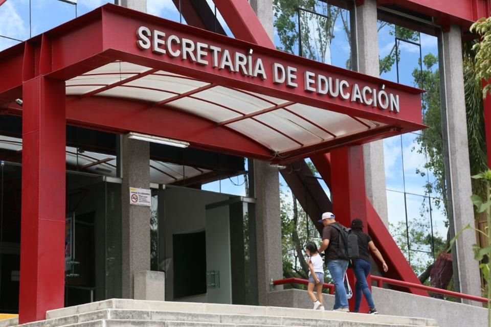 Luego de que 8 alumnos de una primaria en Tlaquepaque probaron cocaína y uno de ellos se intoxicó, la SEJ realiza pláticas preventivas.