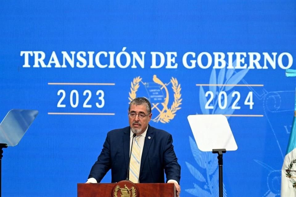 El Presidente electo de Guatemala, Bernardo Arévalo, durante la segunda reunión de transición de Gobierno, el 11 de septiembre, en el Palacio de Cultura.