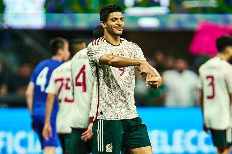 Raúl Jiménez logró doblete y de un tiro suyo salió el tercer gol de México.