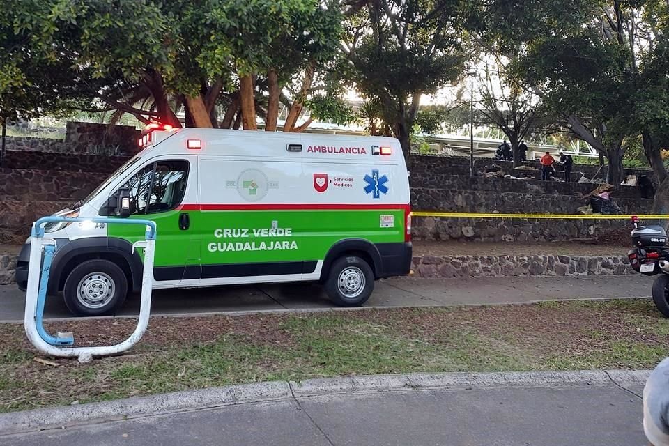 Dos hombres en situación de calle fueron agredidos por aproximadamente 10 personas en el parque de la Colonia La Penal, en Guadalajara.