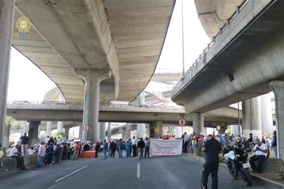 En la zona se registra caos vial, por lo que se recomienda utilizar el Segundo Piso como alternativa.