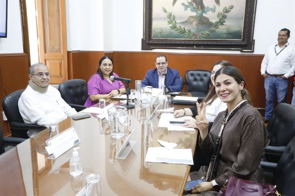 El Congreso local perfila una reforma que apoyaría a estudiantes de nivel medio superior embarazadas.